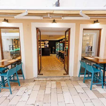 Deluxe Dino Apartment