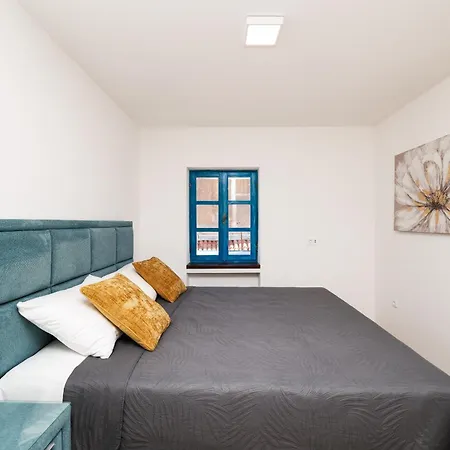 Apartment Deluxe Dino & By Adex Travel *